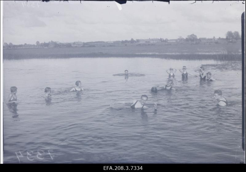 Ujumiskursused Paides.