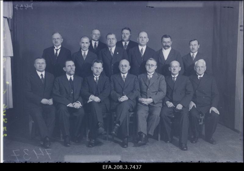 Grupp Paide linnavolikogu liikmeid.