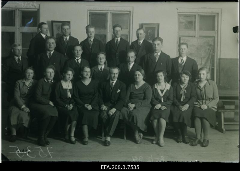 Mündi näitekursusest osavõtjaid.