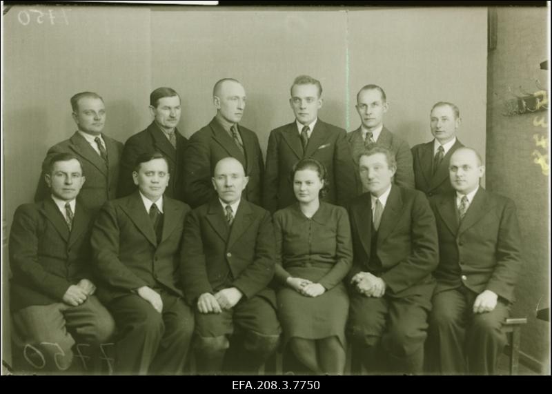 Grupp Paide valla volikogu liikmeid.