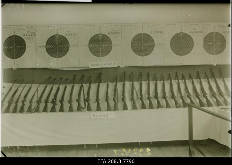 Eksponaate Paide laskespordi näituselt.