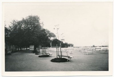 Foto.  Haapsalu. Suur Promenaad, Kõlakoda ja paadisild. Foto: ca 1900. HM 1355. Reprodutsioon.  duplicate photo