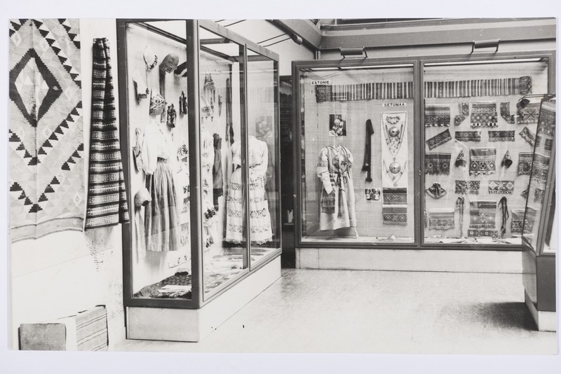 P. - Eesti ja Setumaa rahvariideid Pariisi rahvakunsti näitusel 1935