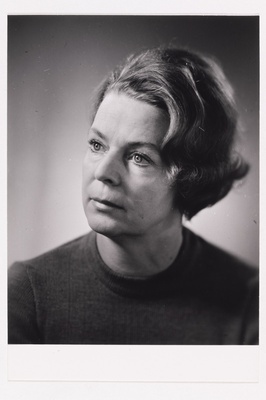 Estonia solist Tiina Jaaksoo, portree  similar photo