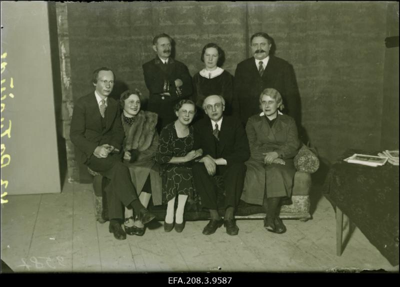 Näidendi Patuoinas lavastusest osavõtjad.