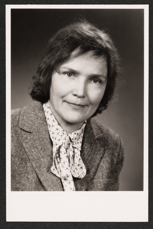 Luuletaja Ly Seppel, portree