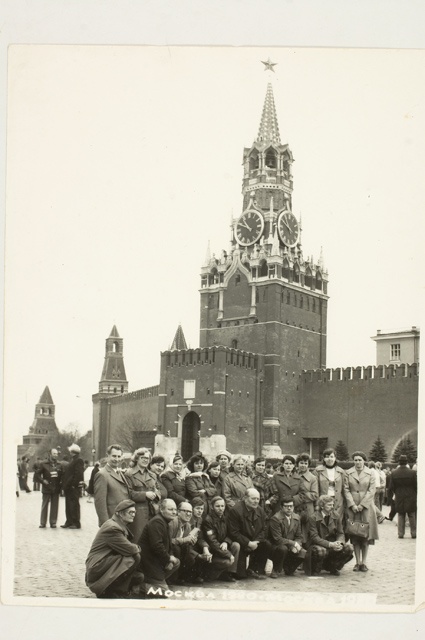 Turistid Moskvas Kremli ees, grupipilt