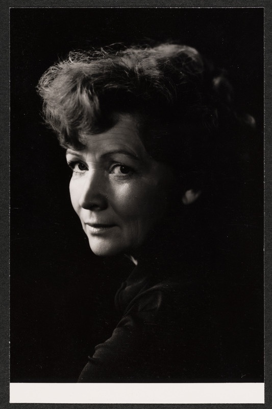 Näitleja Ester Pajusoo, portree