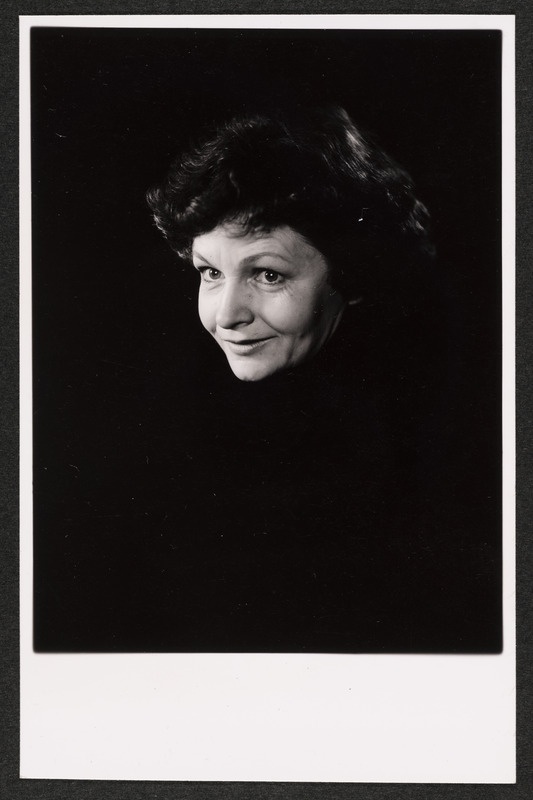 Näitleja Ester Pajusoo, portree