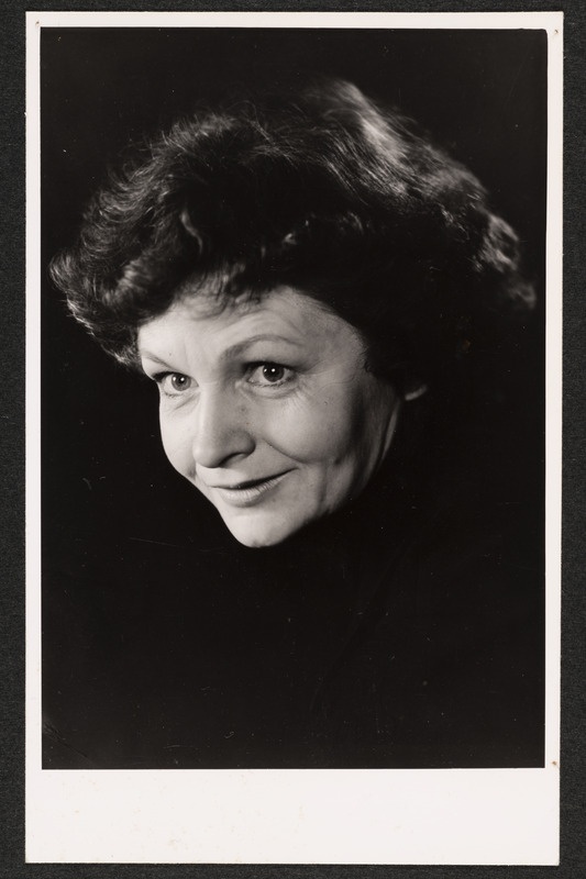 Näitleja Ester Pajusoo, portree