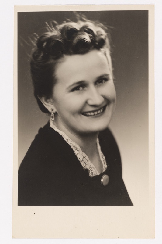 Laulja Aino Külvand, portree