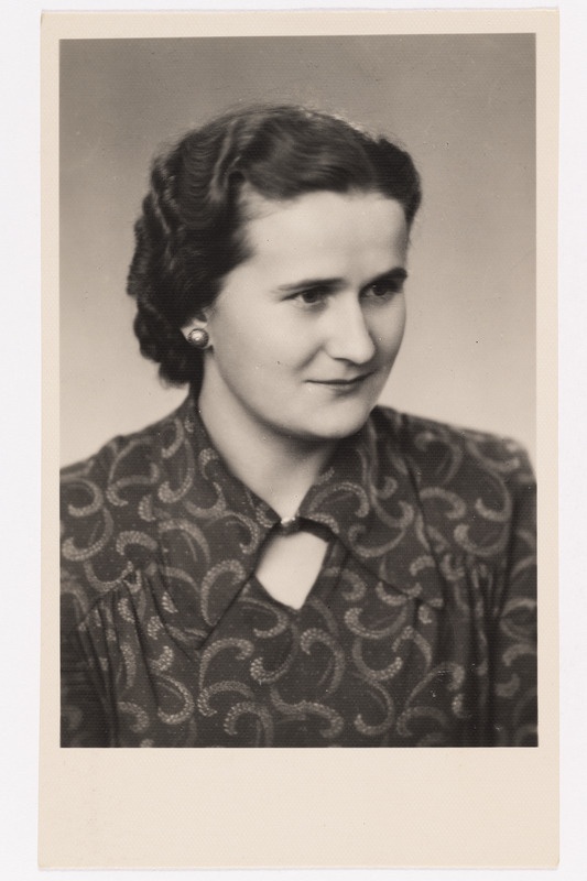 Laulja Aino Külvand, portree