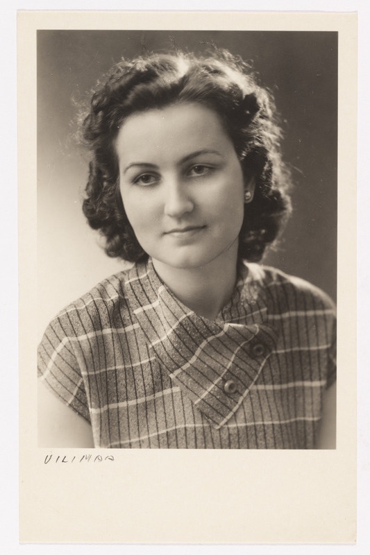 Pianist Aino Himbek (Vilimaa), portree