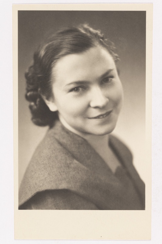 Laulja Gertrud Üppis, portree