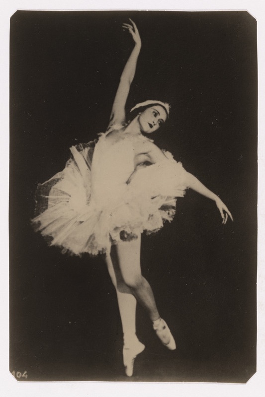 Vene baleriin Galina Ulanova balletis "Luikede järv"