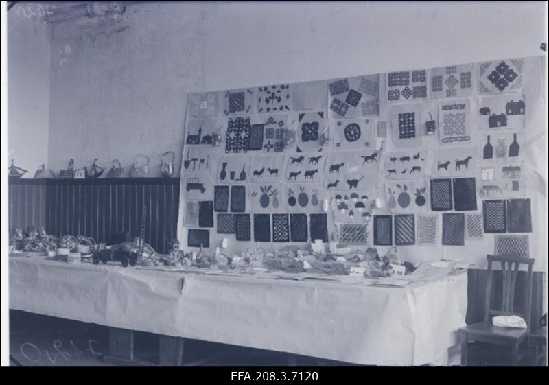 Paide Algkooli õpilaste käsitöö näitus.