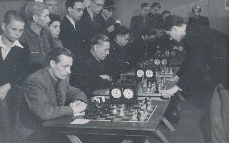 Paul Keres simultaani andmas