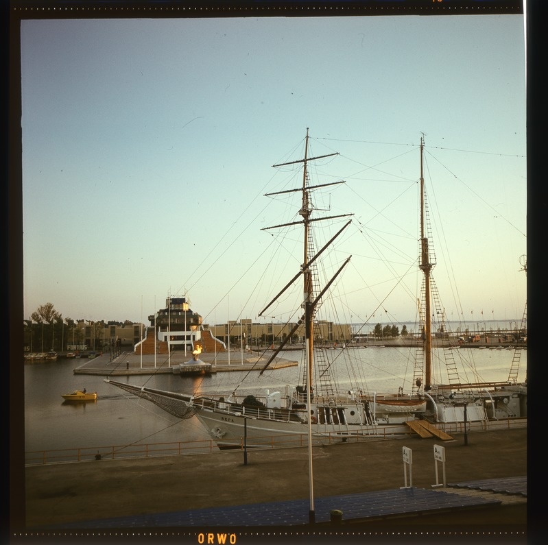 XXII Moskva suveolümpiamängude purjeregatt Tallinnas 1980, vaade Tallinna Olümpiapurjespordikeskusele ja olümpiamängude tulele