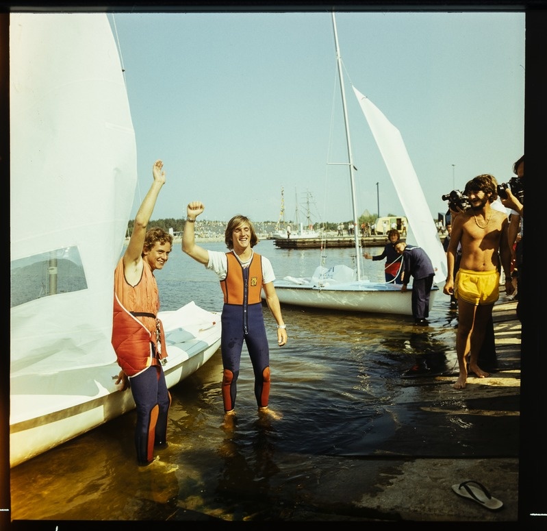 XXII Moskva suveolümpiamängude purjeregatt Tallinnas 1980, brasiillased Marcos Soares ja Eduardo Penido olümpiakulla üle rõõmustamas