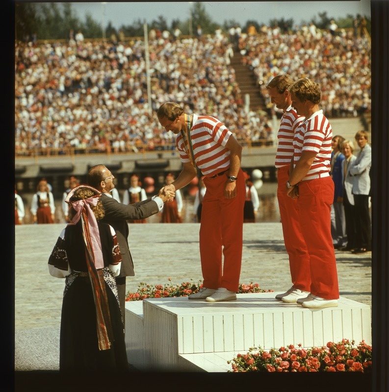 XXII Moskva suveolümpiamängude purjeregatt Tallinnas 1980, "Soling" klassi võitjate autasustamine