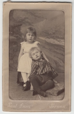 Eveline koos venna Felix Frankiga 1895. a Pernaus (Pärnu) / Eveline with her brother Felix Frank in 1895 in Pernau (Pärnu)  duplicate photo