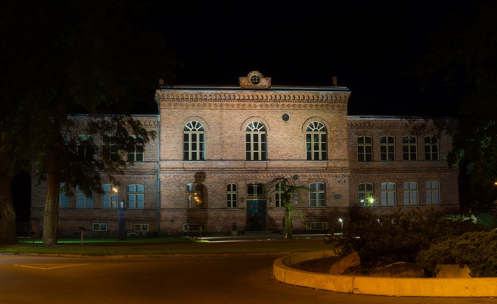 Pärnu Poeglastegümnaasiumi hoone - This is a photo of cultural heritage monument of Estonia number