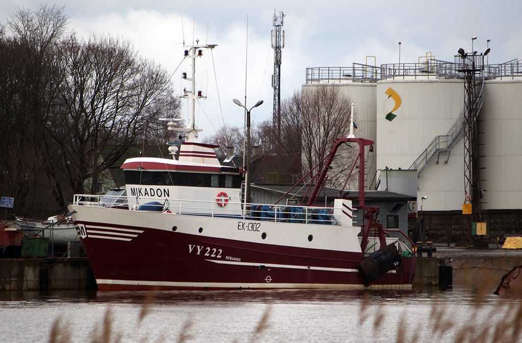 Mikadon at Quay in Port of Parnu 11 January 2014 - EK-1302 Mikadon at quay in Port of Pärnu, Pärnu 11 January 2014 (outdated sign VY222)