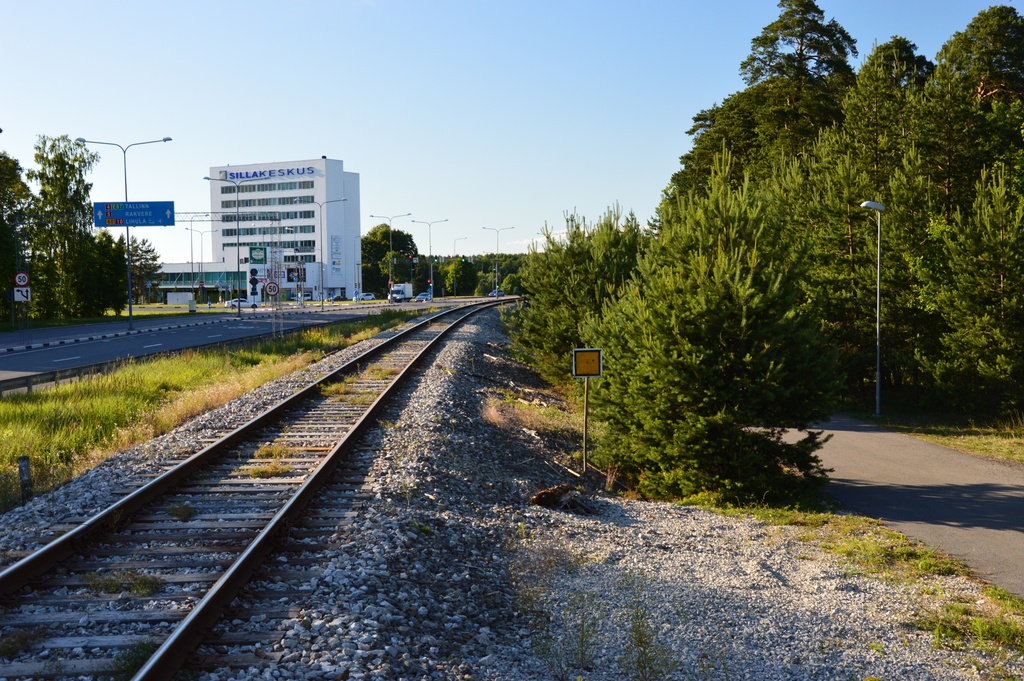 Raudtee Pärnus - Raudtee Pärnu raudteepeatuse juures