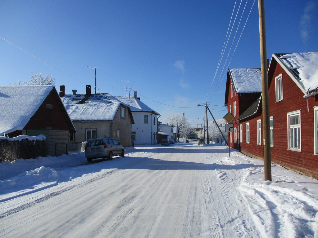 Viljandi, Terase tänav 3 - Vaade Terase tänavalt lääneedelasse, endise tikuvabriku ja raudteejaama suunas.