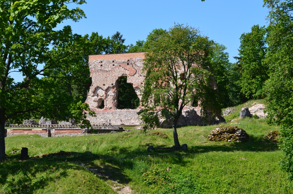 Viljandi Landmarks 28 - Estonia, officially the Republic of Estonia, is a country on the eastern coast of the Baltic Sea in Northern Europe. It is bordered to the north by the Gulf of Finland with Finland on the other side, to the west by the Baltic Sea with Sweden on the other side, to the south by Latvia, and to the east by Lake Peipus and Russia.  The territory of Estonia consists of the mainland and of 2,222 islands in the Baltic Sea.
The territory of Estonia has been inhabited since at least 9,000 BC. The people of Ancient Estonia became some of the last European pagans to adopt - following the Livonian Crusade in the 13th century.  After centuries of successive rule by Teutonic Order (Germans), Danes, Swedes, Duchy of Livonia  (Poles) and Russians, a distinct Estonian national identity began to emerge in the 19th and early 20th centuries. This culminated in independence from Russia in 1920 after a brief War of Independence at the end of World War I. Initially democratic prior to the Great Depression, Estonia experienced authoritarian rule from 1934 during the Era of Silence. During World War II (1939–1945), Estonia was repeatedly contested and occupied by the Soviet Union and Germany, ultimately being incorporated into the former. After the loss of its de facto independence, Estonia's de jure state continuity was preserved by diplomatic representatives and the Estonian government-in-exile. In 1987 the peaceful Singing Revolution began against Soviet rule, resulting in the restoration of de facto independence on 20 August 1991.

Viljandi is a town and municipality in southern Estonia and is the capital of Viljandi County. The town was first mentioned in 1283, upon being granted its town charter by Wilhelm von Endorpe. The town became a member of the Hanseatic League at the beginning of the 14th century, and is one of five Estonian towns and cities in the League. Viljandi Castle was originally constructed shortly after the capture in 1223 of the hill fort on the site by the Sword Brethern.

The Scotch Mist Gallery contains many photographs of historic buildings, monuments and memorials of Poland and countries that previously comprised the Polish-Lithuanian Commonwealth.