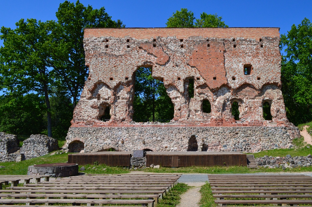 Viljandi Landmarks 35 - Estonia, officially the Republic of Estonia, is a country on the eastern coast of the Baltic Sea in Northern Europe. It is bordered to the north by the Gulf of Finland with Finland on the other side, to the west by the Baltic Sea with Sweden on the other side, to the south by Latvia, and to the east by Lake Peipus and Russia.  The territory of Estonia consists of the mainland and of 2,222 islands in the Baltic Sea.
The territory of Estonia has been inhabited since at least 9,000 BC. The people of Ancient Estonia became some of the last European pagans to adopt - following the Livonian Crusade in the 13th century.  After centuries of successive rule by Teutonic Order (Germans), Danes, Swedes, Duchy of Livonia  (Poles) and Russians, a distinct Estonian national identity began to emerge in the 19th and early 20th centuries. This culminated in independence from Russia in 1920 after a brief War of Independence at the end of World War I. Initially democratic prior to the Great Depression, Estonia experienced authoritarian rule from 1934 during the Era of Silence. During World War II (1939–1945), Estonia was repeatedly contested and occupied by the Soviet Union and Germany, ultimately being incorporated into the former. After the loss of its de facto independence, Estonia's de jure state continuity was preserved by diplomatic representatives and the Estonian government-in-exile. In 1987 the peaceful Singing Revolution began against Soviet rule, resulting in the restoration of de facto independence on 20 August 1991.

Viljandi is a town and municipality in southern Estonia and is the capital of Viljandi County. The town was first mentioned in 1283, upon being granted its town charter by Wilhelm von Endorpe. The town became a member of the Hanseatic League at the beginning of the 14th century, and is one of five Estonian towns and cities in the League. Viljandi Castle was originally constructed shortly after the capture in 1223 of the hill fort on the site by the Sword Brethern.

The Scotch Mist Gallery contains many photographs of historic buildings, monuments and memorials of Poland and countries that previously comprised the Polish-Lithuanian Commonwealth.