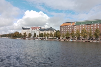 Pitkänsillanranta 13, 15, 17. Saariniemenkatu 2, 4, 6, 8. Kaisaniemenlahti rephoto