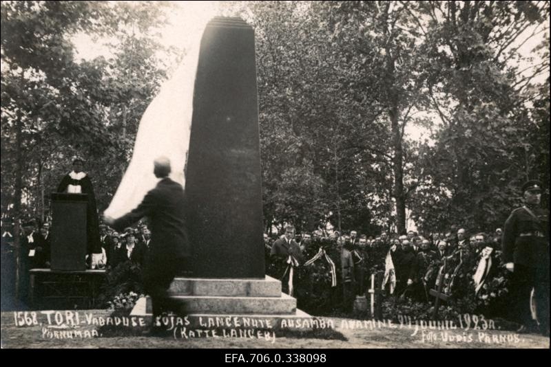 Fotopostkaart. Vabadussõjas langenute ausamba avamine Toris.
