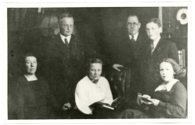 Hugo ja Elisabeth Kaho seltskonnaga  duplicate photo