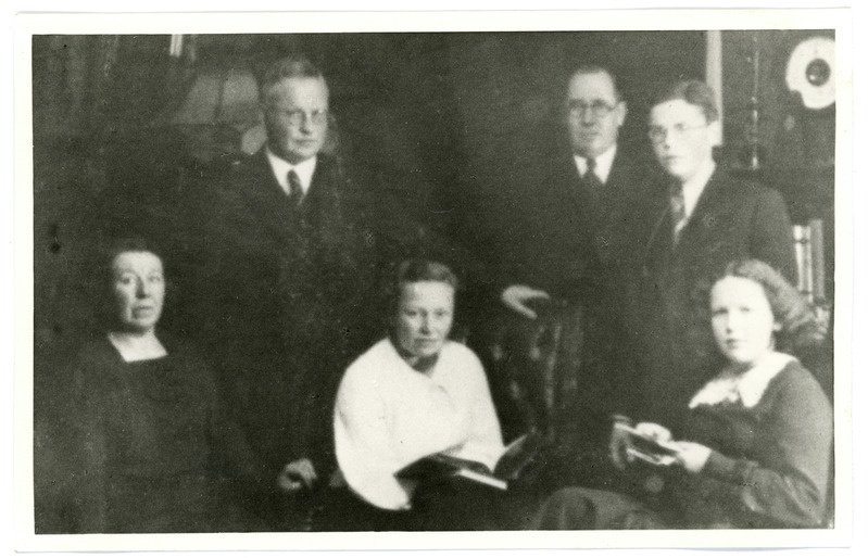 Hugo ja Elisabeth Kaho seltskonnaga