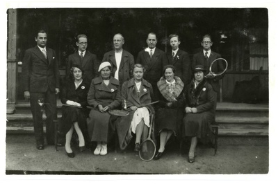 Akadeemilise Tenniseklubi liikmed 1935. aasta sügisel  similar photo