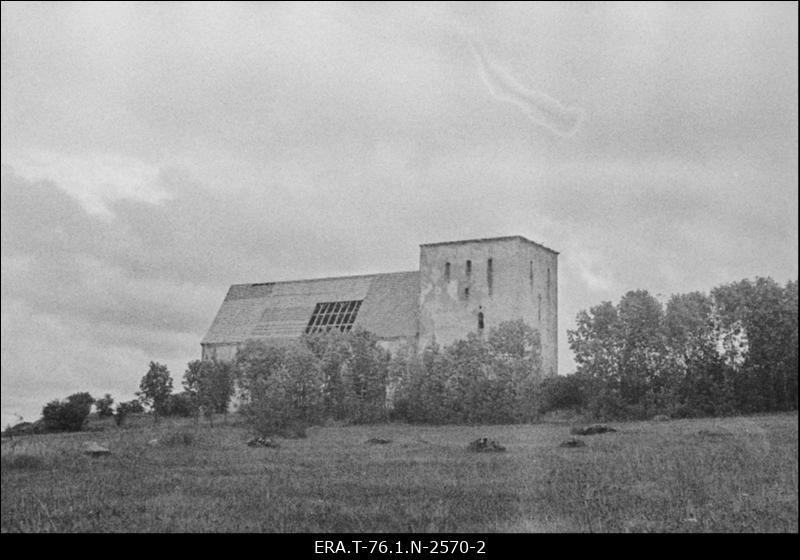 Pöide kirik. Vaade loodest