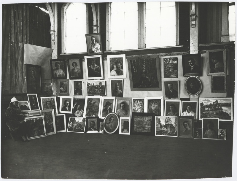 Anna Luik-Püümann mallide näitus Harjuvärava mäe paviljonis 1926. aastal.