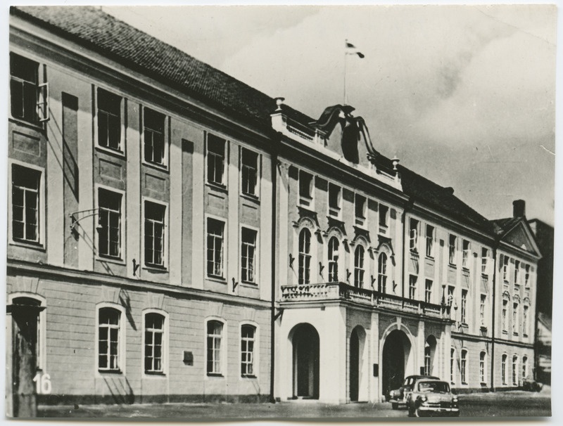 Eesti NSV Ministrite Nõukogu hoone Toompeal.