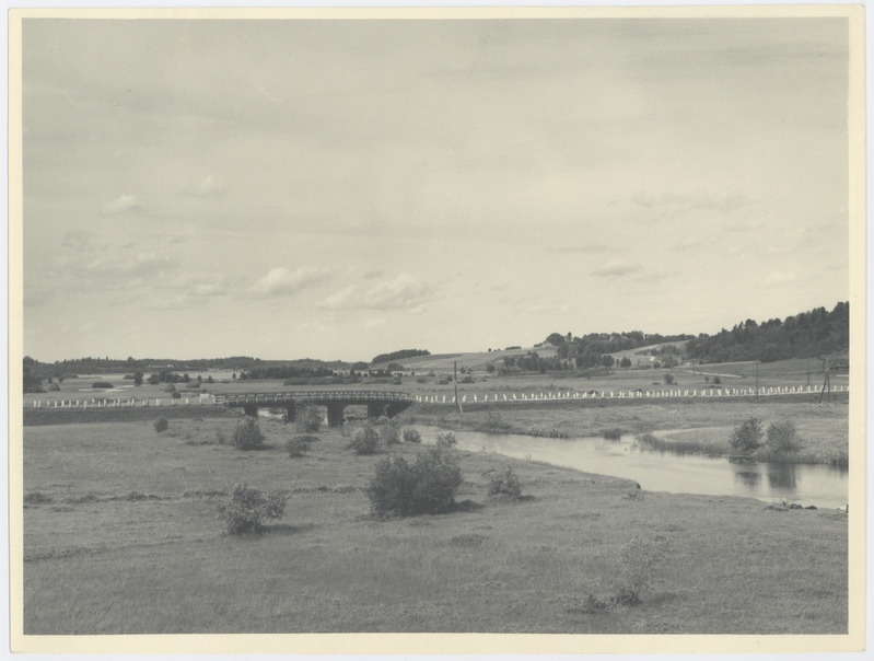 Abja-Paluoja, vaade Halliste jõele ja maanteesillale.