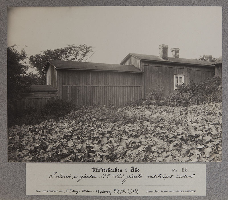 Luostarinmäki; sarjasta Klosterbacken i Åbo nro 66; Naurismaa ja rakennuksia tontissa 159-160