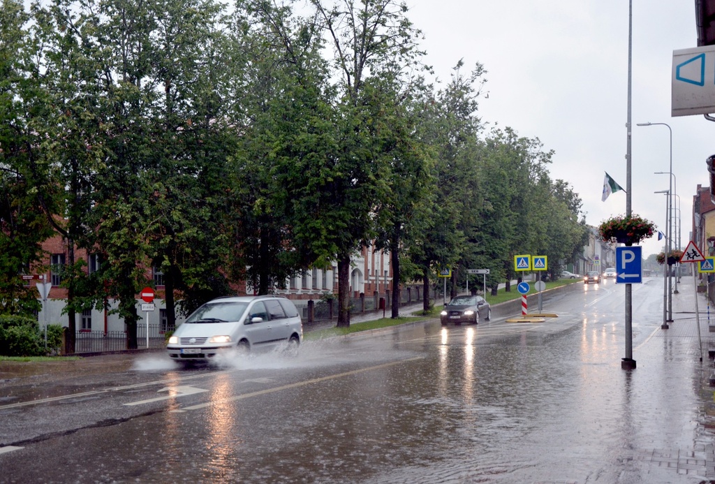 Valga. Võidu tänava vaaade turu suunas rephoto