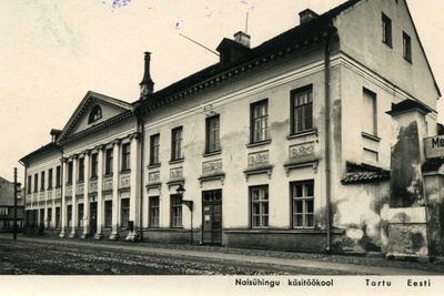 Naisühingu käsitöökool, hilisem linna laatsaret  (Kaluri t). Tartu, 1920-1930.  Foto E. Selleke.  duplicate photo