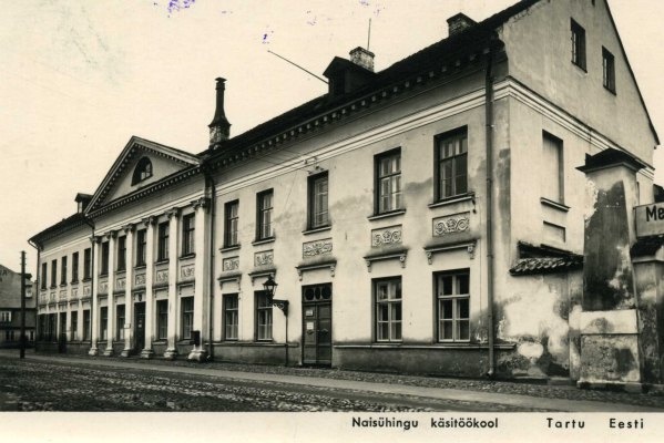 Naisühingu käsitöökool, hilisem linna laatsaret  (Kaluri t). Tartu, 1920-1930.  Foto E. Selleke.