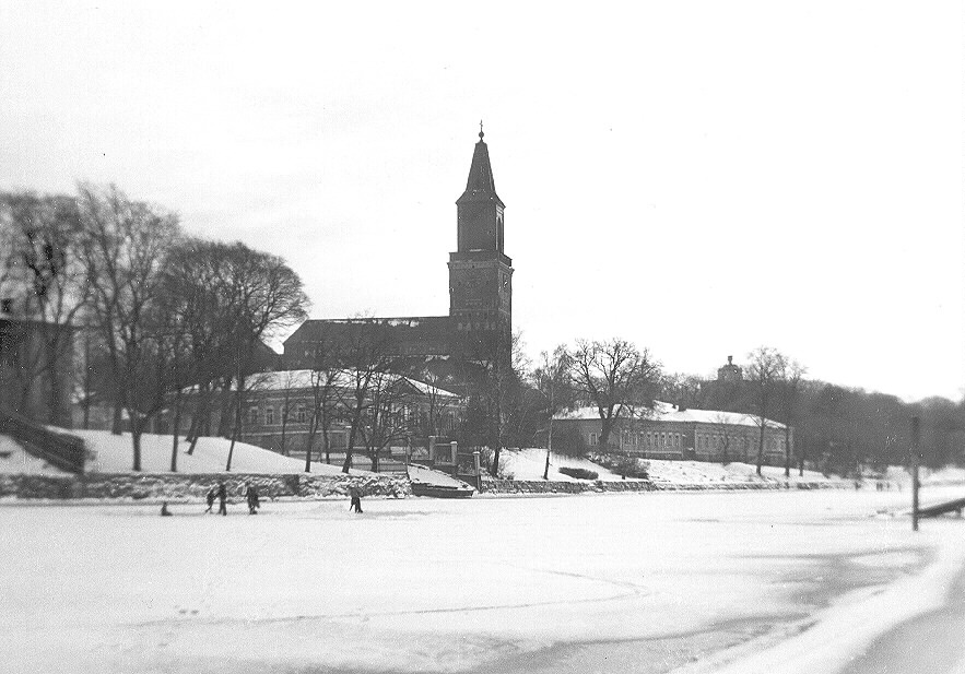 Jäässä oleva Aurajoki; Tuomiokirkko