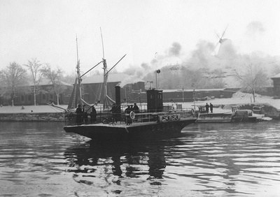 Ylinen föri ylittämässä Aurajokea; ulkokuva  duplicate photo