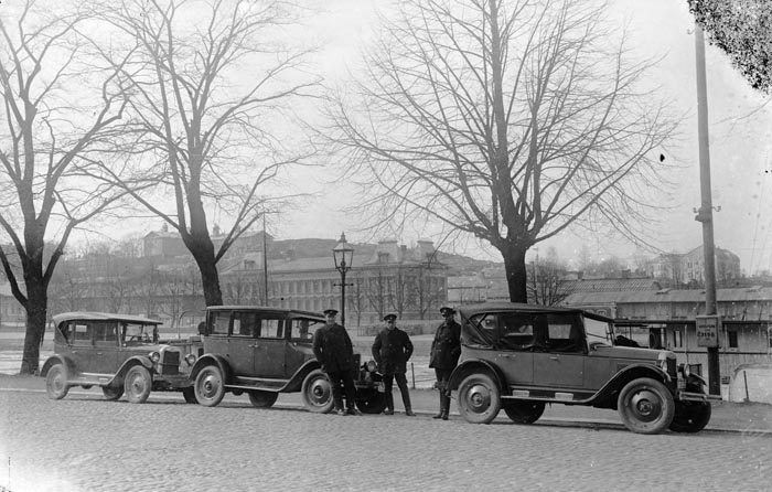 Taksiautoja; Itäisen Rantakadun pirssi