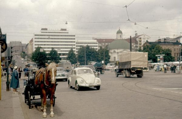 Aurakadun ja Eerikinkadun kulmaus; ulkokuva