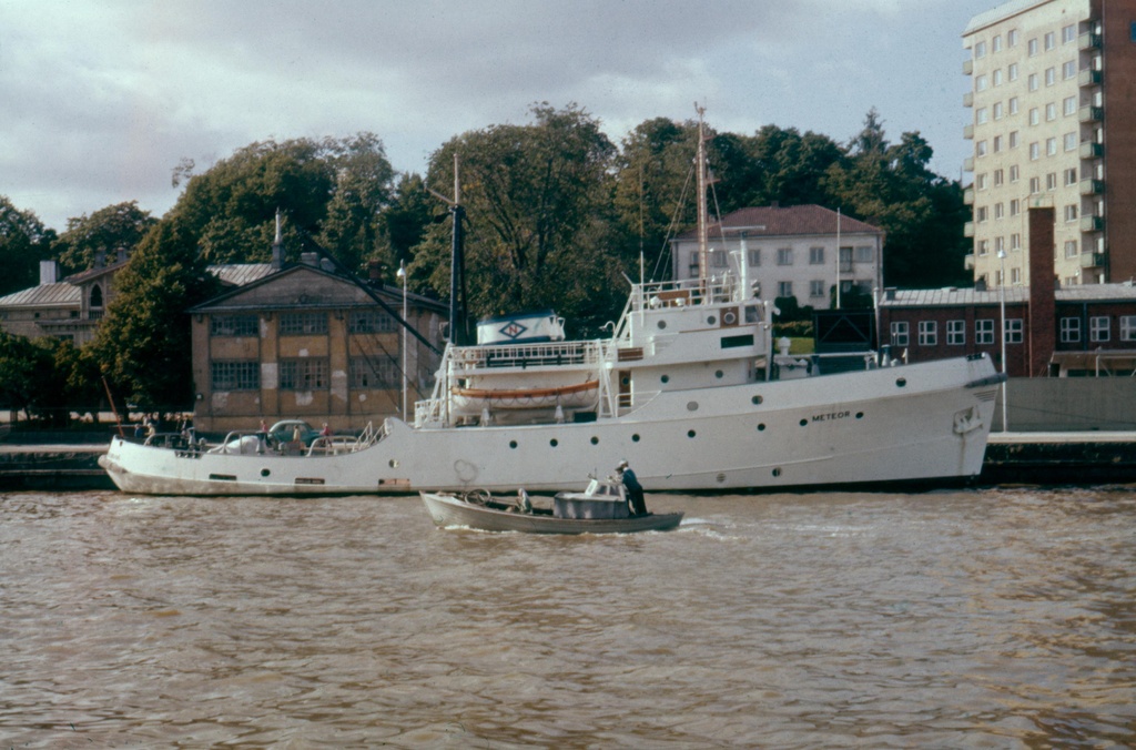 Pelastusalus Meteor; ulkokuva