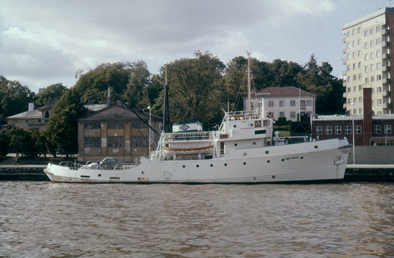 Pelastusalus Meteor Aurajoessa; ulkokuva